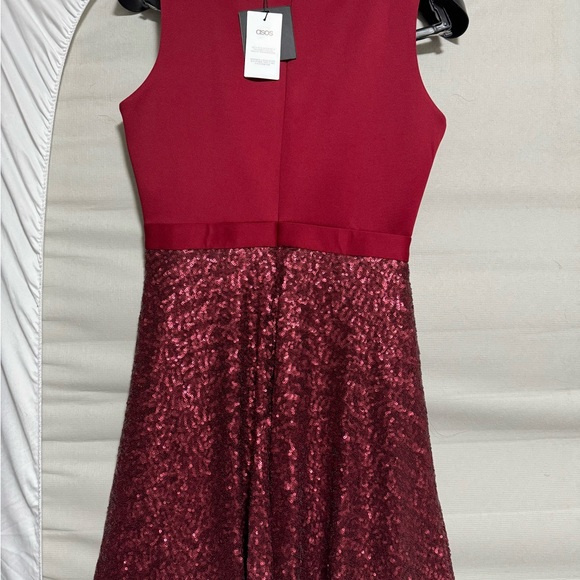 ASOS front cut out holiday dress with shimmer bottom - Picture 3 of 3